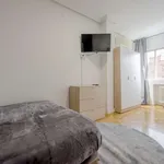 Rent a room of 180 m² in madrid