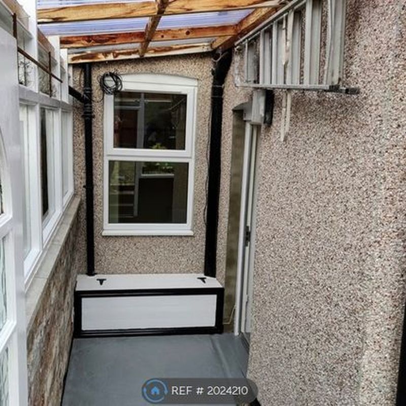 Terraced house to rent in Park Road, Colwyn Bay LL29