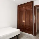 Rent a room of 90 m² in seville