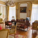 Rent 1 bedroom apartment of 160 m² in Paris