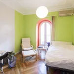 Rent a room of 250 m² in madrid