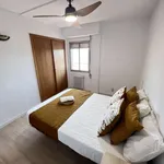 Rent a room of 150 m² in valencia