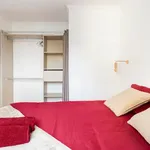 Rent 2 bedroom apartment of 700 m² in Paris