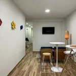 Rent a room of 80 m² in Porto