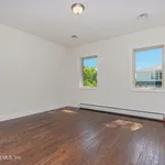 Rent 4 bedroom apartment of 211 m² in Staten Island