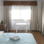 Rent a room of 90 m² in Lisbon