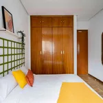 Rent a room of 202 m² in Madrid