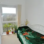 Rent 2 bedroom flat in Swansea