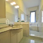 Rent 5 bedroom apartment of 95 m² in Genoa