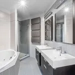 Pronajměte si 3 ložnic/e byt o rozloze 146 m² v Prague