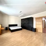 Pronajměte si 4 ložnic/e byt o rozloze 146 m² v Krnov