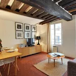 Rent 1 bedroom apartment of 400 m² in Paris