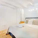 Rent 1 bedroom apartment of 70 m² in Porto