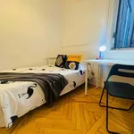 Rent a room of 220 m² in Madrid