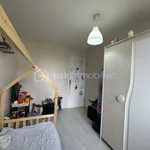 Maison de 105 m² avec 6 chambre(s) en location à Le Coudray-Montceaux