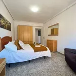 Rent a room of 130 m² in valencia