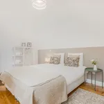 Rent 1 bedroom apartment of 50 m² in Porto