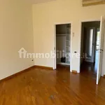 Affitto 4 camera appartamento di 115 m² in Naples