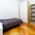 Rent a room of 220 m² in madrid