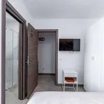 Rent a room of 450 m² in madrid