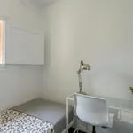 Rent 4 bedroom apartment in Valencia