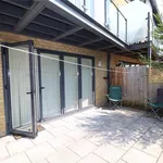 Rent 4 bedroom house in Woking