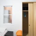 Rent 4 bedroom apartment in Barcelona