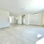 Maison de 300 m² avec 3 chambre(s) en location à Wezembeek-Oppem