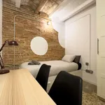 Rent 4 bedroom apartment of 36 m² in Barcelona