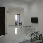 Rent 2 bedroom apartment of 689 m² in Seville