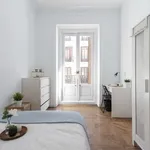 Rent a room of 200 m² in madrid