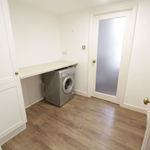 Rent 4 bedroom flat in Yorkshire And The Humber