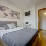 Rent a room of 180 m² in madrid