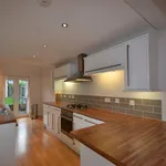 Rent 4 bedroom apartment in Reigate and Banstead