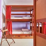 Rent a room of 200 m² in lisbon