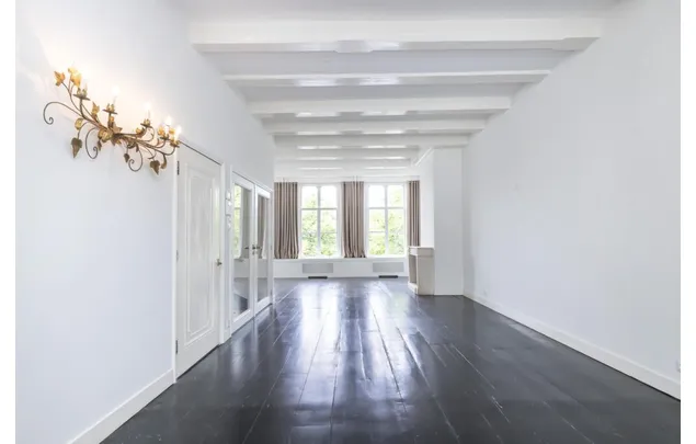 Huur 4 slaapkamer appartement van 253 m² in Amsterdam