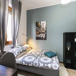 Rent a room of 103 m² in Milan