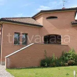 Rent 7 bedroom house of 430 m² in Bernareggio