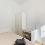 Rent 4 bedroom apartment in Barcelona