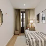 Rent 4 bedroom apartment of 57 m² in Barcelona