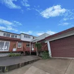 Rent 4 bedroom house in Kaipātiki