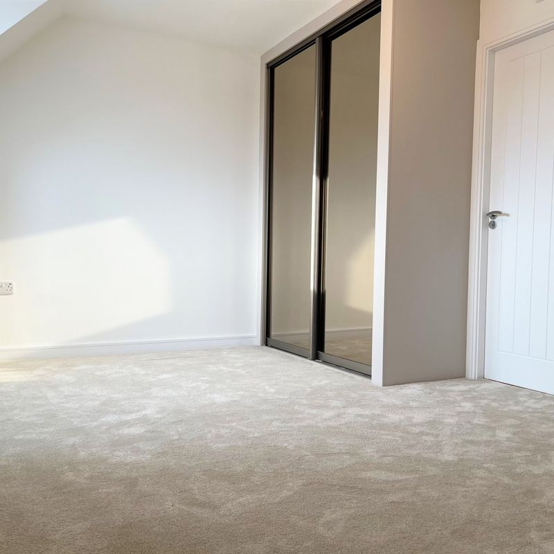 4 bedroom property to let in Waun Fawr, Cwmrhydyceirw, SWANSEA - £1,400 pcm
