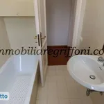 Affitto 4 camera appartamento di 100 m² in Bologna