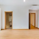 Rent 2 bedroom apartment of 79 m² in Lisbon