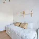 Rent a room of 108 m² in Amadora