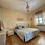 Villa Bifamiliare in affitto a Pietrasanta via Ugo Foscolo, arredato, giardino privato, aria condizionata - TrovaCasa