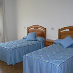 Alquilo 3 dormitorio casa de 210 m² en Pontevedra']