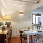 Rent 3 bedroom apartment in Cortona