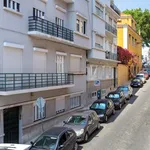 Rent 2 bedroom apartment of 889 m² in Lisbon