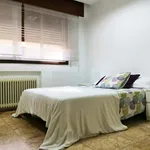 Rent a room of 220 m² in Madrid